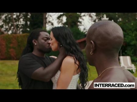 межрасовый тройничок Техасская Патти с двойным проникновением, раздавленная двумя огромными большими черными членами по межрасовому 