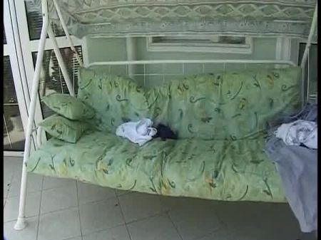 великолепная малышка из Германии трахается, пока ее муж на работе 