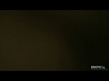 пухлая бабушка жадно сосет член своего молодого соседа 