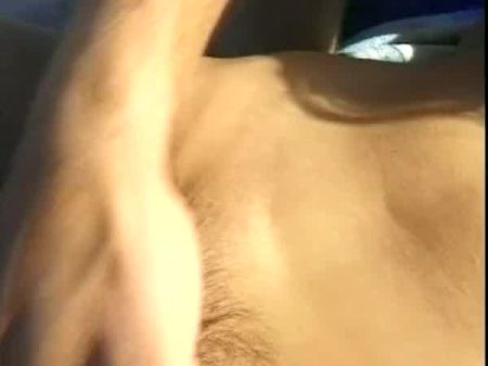 потрясающая немка трахается в задницу на пляже 