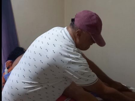 горячий массаж с соседом со счастливым концом часть 1 