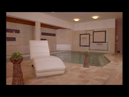 Increíble mujer curvilínea seducida y follada en el spa ...