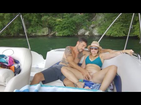 Amateur French Couple Makes Sex on Boat in Vacation