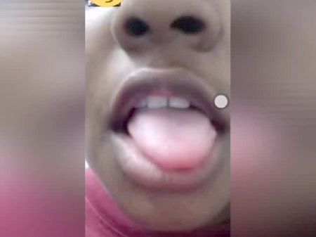 chica tamil haciendo videollamada y mostrando sus tetas y ...