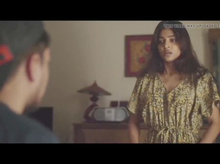 Radhika Apte показывает киску 