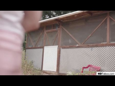 Elena Koshka Offers Her Snatch For Some Food: Free Porn B9