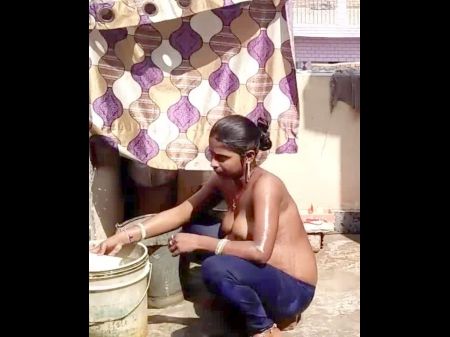 Embarazada Desi India Pueblo Chica Bañarse Al Aire Libre: Porno 1f