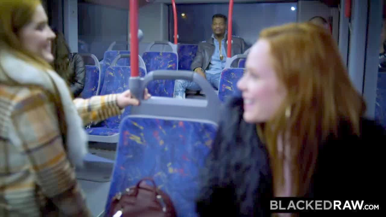 Blackedraw Dos Bellezas Follan Bbc Gigante En El Autobús Porno Gratis D5