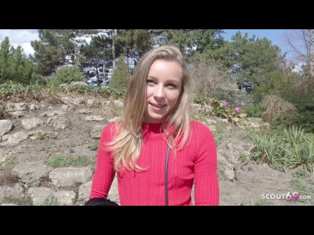 Deutsche Pfadfinderin Skinny College Teen Emily verführt zum Ficken