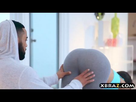 Fake Kim Kardashian With Her Massive Asshole In A Yoga Pants Coition