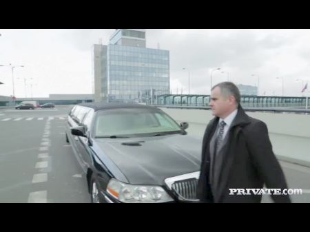 ria sunn wird in einer limousine zerstört