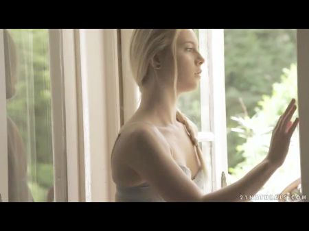 erstaunliche Schönheit Alecia Fox genießt sinnlichen Sex auf der Terrasse