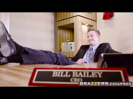 Große Titten Bei Der Arbeit Hacken In Strumpfhosen Szene Mit Karlee Grau Und Bill Bailey