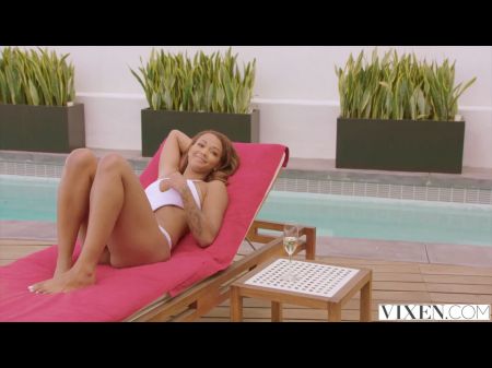 vixen travieso asistente seduce jefe de vacaciones