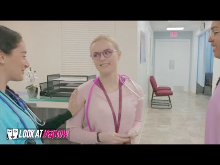 River Fox se asegura de que sus pacientes obtengan todo lo que necesitan, incluidas sus big boobs 