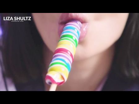 Das japanische Schulmädchen wird geil und hat einen verrückten Orgasmus Babe 