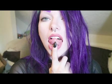 Goth Mädchen Spucken Zunge Fetisch 