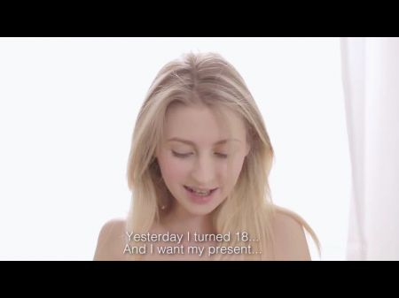 Schöne russische Blondine lockt ihren Tutor in eine große Hardcore-Aktion 