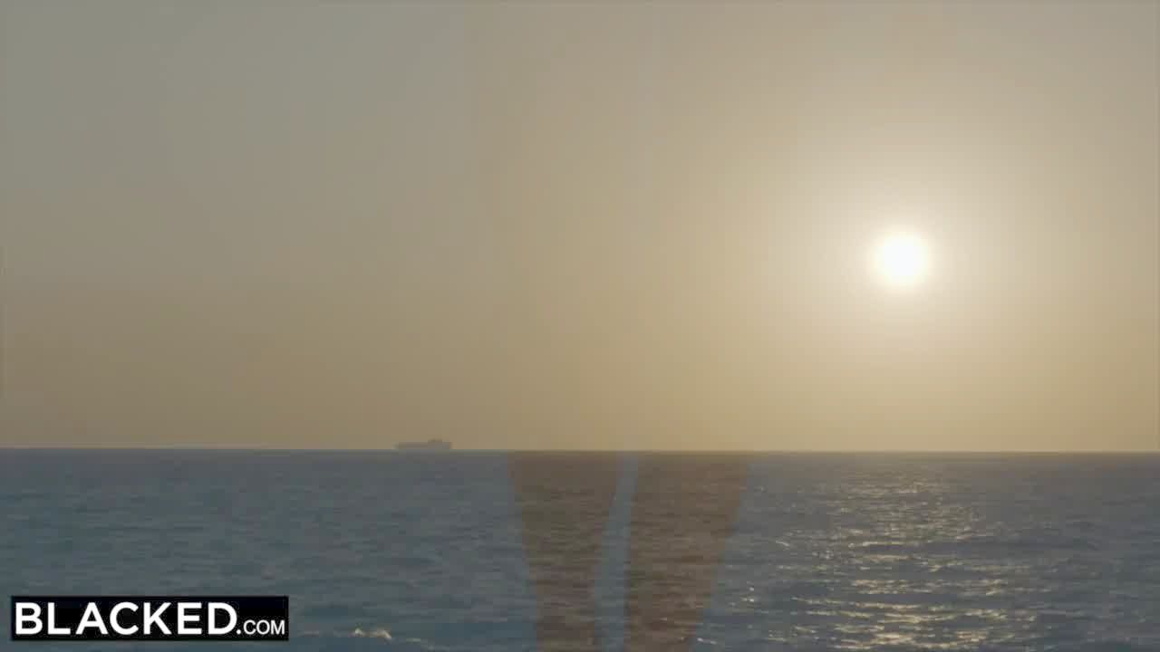 excellent wife was alone on vacation until she found