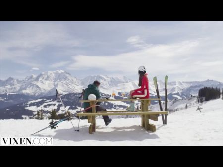 滑雪兔子在阿尔卑斯山的热情性交口交