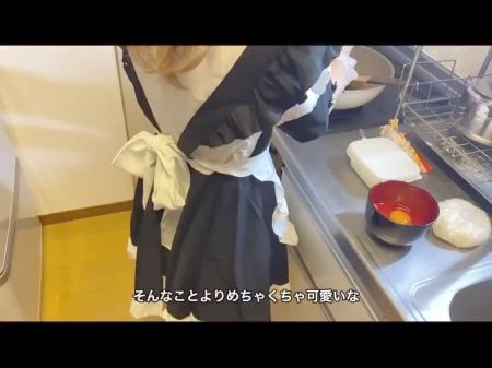 メイド 姿 の 彼女 が ご 飯 を を 作っ て 途 途 飯 ムラムラ し てしまっ た ので 襲い まし た \/ カップル \/ キッチン \/ フェラ \/ 