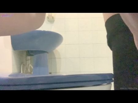 Masturbation My Nubile Labia In The Wc Of Gym While Waiting For My Tutor