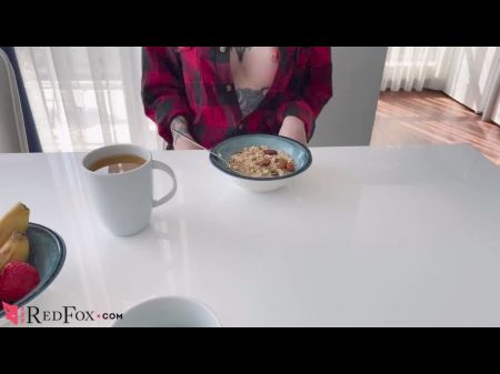 Sexy Babe Sensual Blowjob und Doggystyle Sex beim Frühstück 