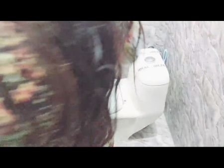 House Maid analmente follada en el baño Doggystyle con audio hindi 