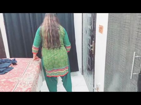 Dick Flash a Real Maid muy caliente Pakistani Sexy Maid 