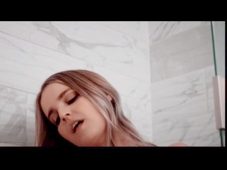 Garota peituda fodida com força no chuveiro: pornô 