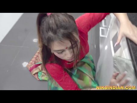 Schöner großer Arsch Indianer Teen Maid Girl in Saree von ihr gefickt 