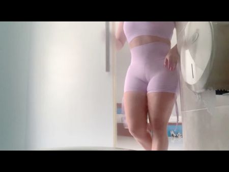 كاميرا مخفية على زوجة الأب في الحمام: HD Porn 