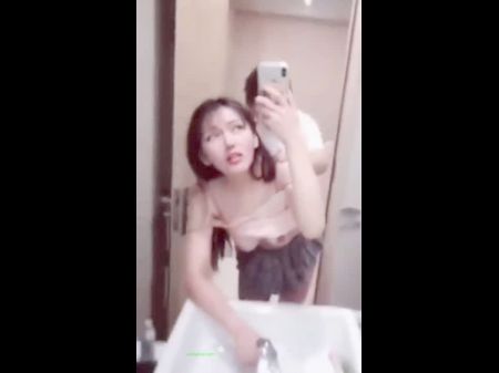 سجلت صديقة صينية ممارسة الجنس في الحمام: الاباحية 