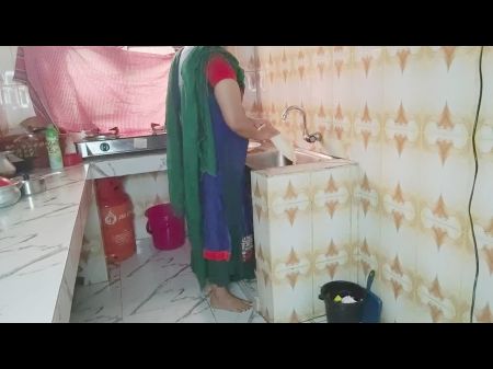 Schwanz wieder zu echtem indischen Dienstmädchen: HD -Porno 