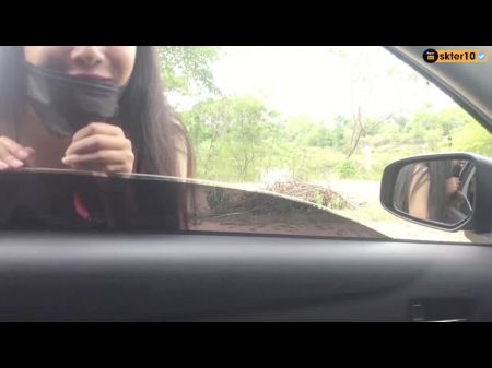 Blowjob público de sexo da história tailandesa no carro, ele goza na minha boca 