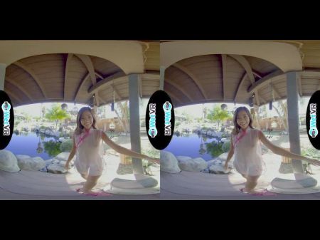 Wetvr asiático massageia pau com sua buceta em VR 