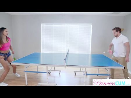 hermanastra \Si quieres hacer algo, podemos jugar a Strip Ping Pong\ S4: E8 