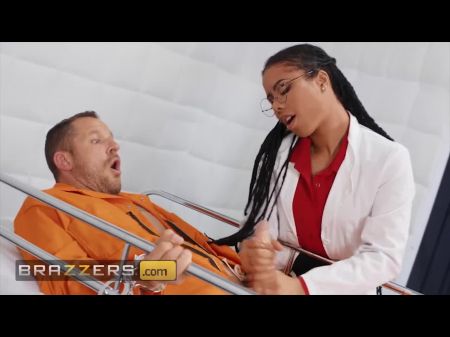 الطبيب الساخن يمارس الجنس مع زميلها في السجن المريض سكوت الأظافر 