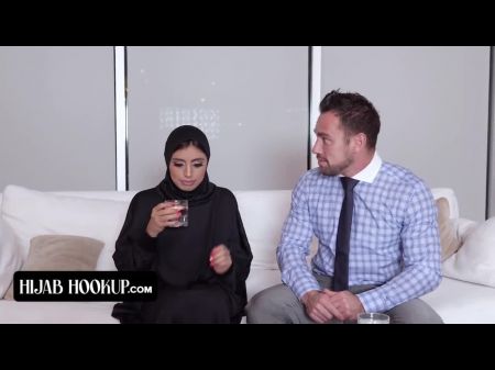 Hijab Fuck-a-thon - Handsome Arab Stunner Ella Knox Elevates Her Humble Garb And Unveils Massive Inborn Tits