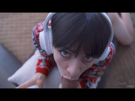 Gamer Girl se follan anal mientras juega 