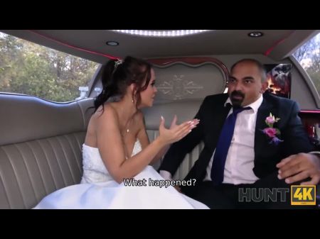 Hunt4k. Zufälliger Passant Erzielt Luxuriöse Braut In Der Hochzeitslimousine 