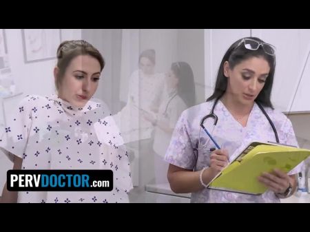 PERV DOCTOR KINKY La enfermera tetona Sheena Ryder se prepara y rota el coño apretado del paciente para la polla del médico 