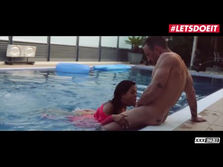 Furvy Ass Latina имеет потрясающий секс у бассейна полной сцены 