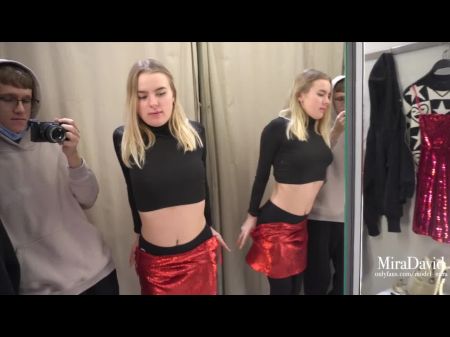 Honey Gets Audience Risky Oral Pleasure In Fitting Room - Close To Be Caught