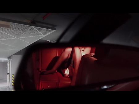 La sexy asiática seduce a su conductor en Rolls Royce 
