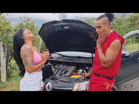 Mariana Pays With Her Labia To The Mechanic Who Repairs Her Car On A Society Road