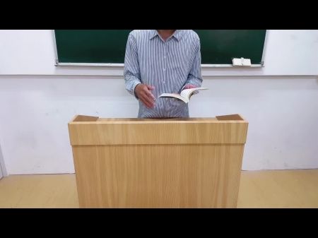 The School Lecturer Fuck With His Woman Student In The Classroom Jizm In Mouth台灣女學生放課後的口爆輔導