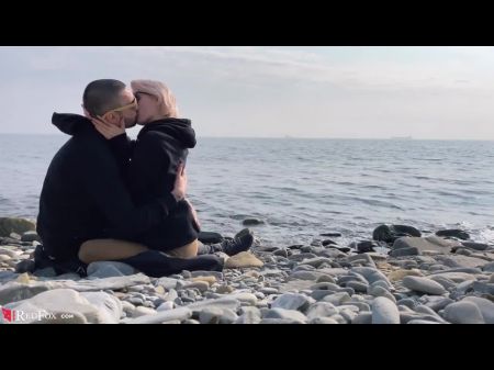 Blonde öffentliche Blowjob Dick und Sperma im Mund am Meer im Freien 