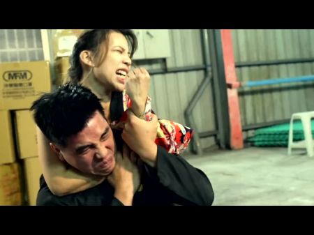 O Kung Fu mestre chinês treina e fode sua jovem estudante feminina com força 