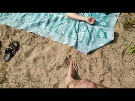 رعشة قبالة بالقرب من فتاة عارية ، فيديو إباحي حرة HD 31 